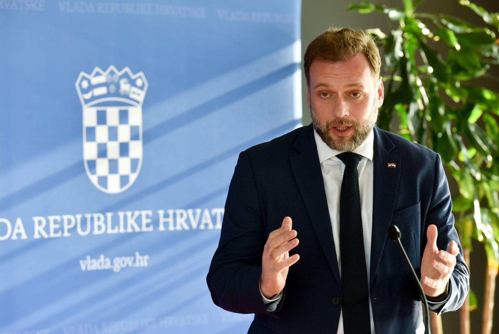 10.2.2022., Zagreb - Ministar obrane Mario Banozic dao je izjave za medije uoci pocetka 101. sjednice vlade. Photo: Davorin Visnjic/PIXSELL