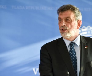 10.2.2022., Zagreb - Ministar obrazovanja Radovan Fuchs dao je izjave za medije uoci pocetka 101. sjednice vlade. Photo: Davorin Visnjic/PIXSELL