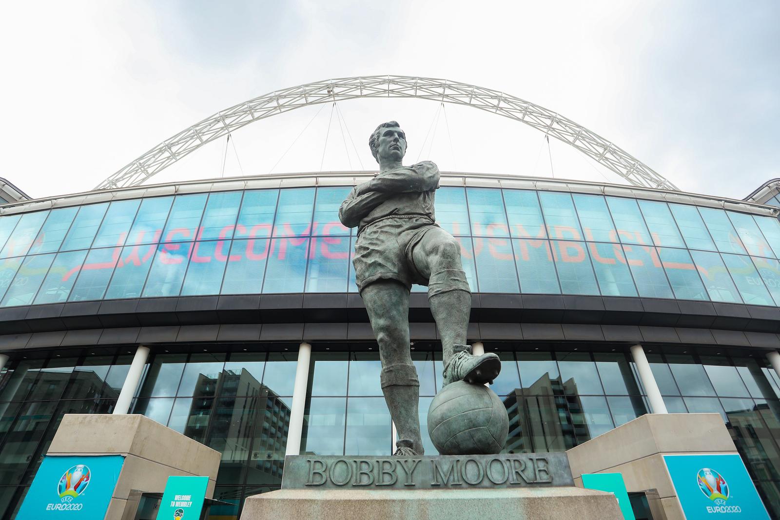 10.06.2021., Stadion Wembley, London, Engleska - UEFA Europsko prvenstvo 2020, Stadion Wembley na kojem ce se odigrati utakmica 1. kola skupine D izmedju reprezentacije Engleske i Hrvatske. Wembley Stadium je nogometni stadion u Londonu (Wembley, London Borough of Brent). Stadion je drugi po broju sjedecih mjesta u Europi, odmah iza Camp Noua u Barceloni i prvi po velicini natkrivenih stadiona na svijetu. Broj sjedecih mjesta varira ovisno o dogadjaju: 90000 (nogomet i ragbi), 75000 sjedecih mjesta i 15.000 stojecih (koncert) te 68400 do 72000 (atletika). Stadion je i najskuplji na svijetu do danas s cijenom gradnje od 798 milijuna britanskih funti. Stadion je izgradjen na mjestu staroga Wembleya, koji je srusen 2003. Kao datum zavrsetka gradnje stadiona navodi se 9. ozujka 2007. godine, kada su kljucevi stadiona predani nogometnom savezu Engleske. rPhoto: Luka Stanzl/PIXSELL