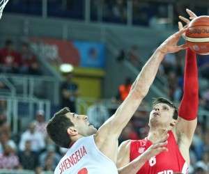 10.09.2015., Arena Zagreb, Zagreb - EuroBasket 2015., skupina C, 05. kolo, Gruzija - Hrvatska. Eurobasket 2015 po prvi puta odrzava se u cetiri drzave. Hrvatska (Zagreb), Njemacka (Berlin), Litvija (Riga) i Francuska (Montpellier) ugostit ce kosarkase tijekom grupnih susreta dok ce se zavrsnica turnira odrzati u francuskom Lilleu. Tornike Shengelia, Dario Saric. Photo: Sanjin Strukic/PIXSELL