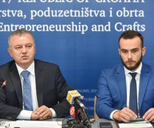 10.09.2019., Zagreb - Dodjela potpora za ocuvanje i razvoj tradicijskih i umjetnickih obrta - Svecana dodjela potpora obrtnicima po ovom programu - ugovore o potpori urucio je ministar Darko Horvat.r Photo : Davorin Visnjic/Pixsellr
