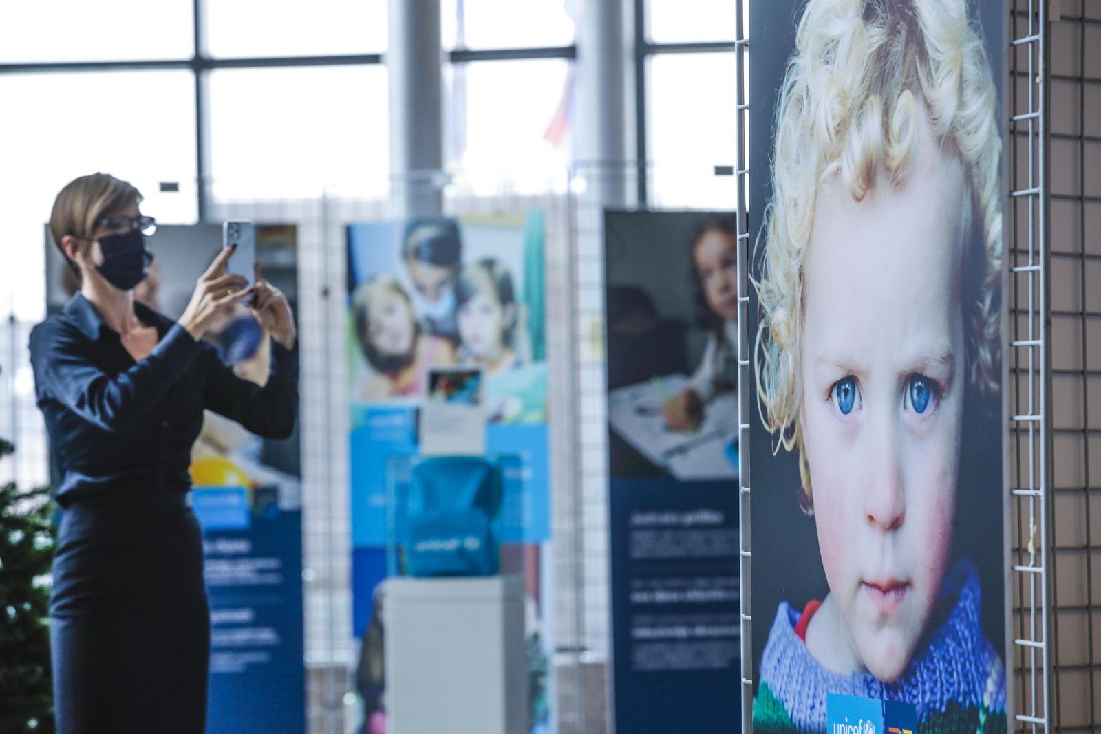 10.12.2021., Zagreb - U predvorju Nacionalne i sveucilisne knjiznice odrzano je otvorenje izlozbe "75 godina UNICEF-a u Hrvatskoj", s najvaznijim trenucima iz povijesti UNICEF-a te dodjela priznanja prijateljima UNICEF-a.   Photo: Slavko Midzor/PIXSELL