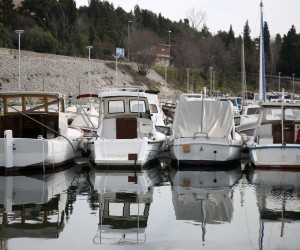 01.02.2020.,Sibenik - Lucica Vrnaza u Mandalini jedna je od najsigurnijih luka na Jadranu jer se ni jedan val ne moze probiti unutra,ne moze napraviti stetu brodovima jer je vrlo zasticeno sa svih strana.Do sada je u lucicu potroseno vise od 60 milijuna kuna za vise od 700 vezova.U lucici je instalirano i postavljeno sve od struje,vode,video nazor do dizalice za vadjenje i popravak brodica.rPhoto: Dusko Jaramaz/PIXSELL