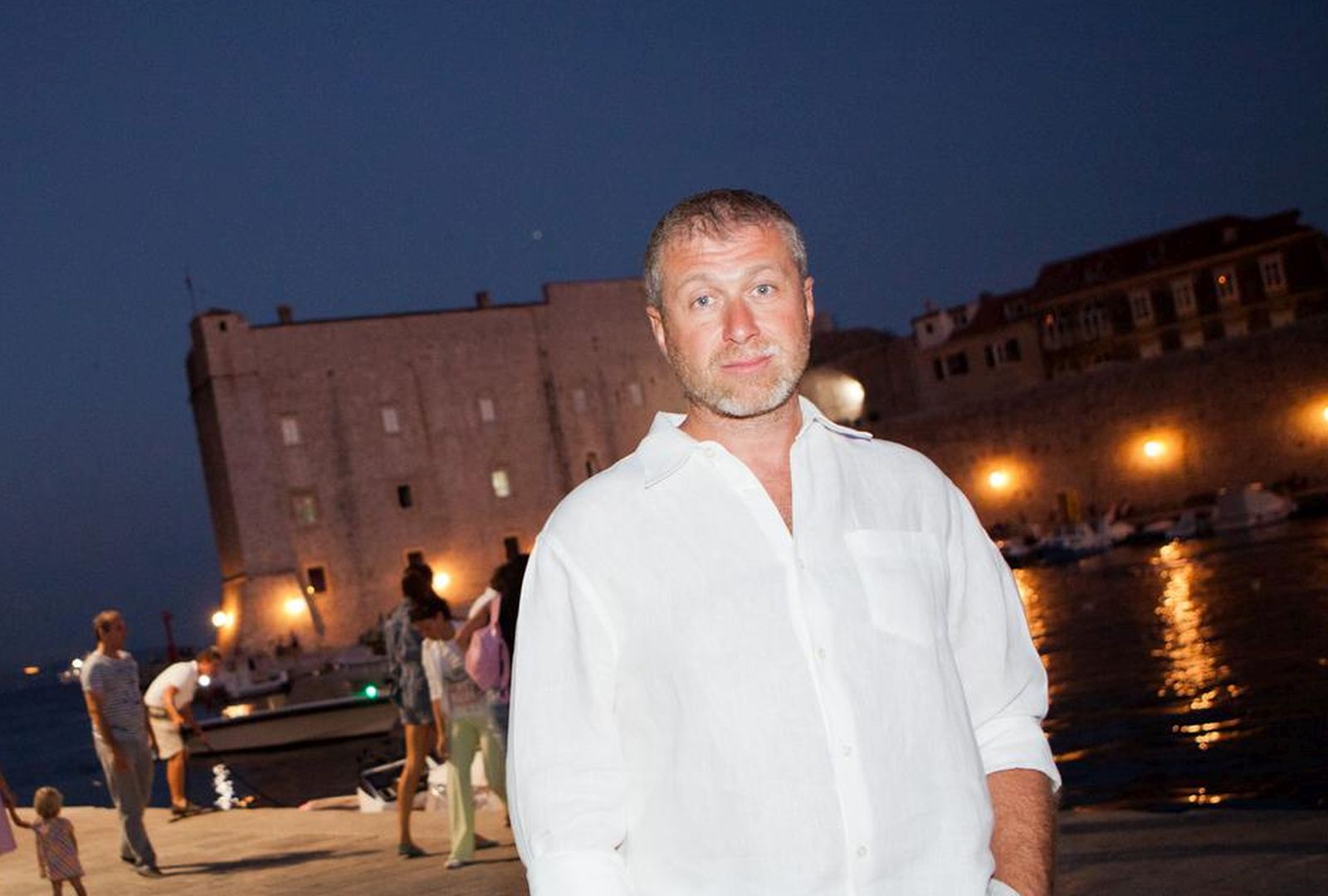 07.09.2012., Dubrovnik - Ruski oligarh i predsjednik engleskog nogometnog kluba Chelsea Roman Abramovic s djevojkom Dashom Zhukovom prosetao je Stradunom. U poslijepodnevnim satima stigli su jahtom dugom 130 metara. rPhoto: Grgo Jelavic/PIXSELL
