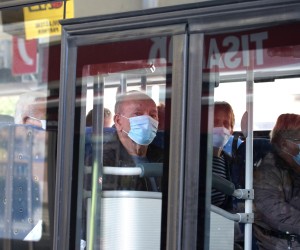 13.10.2020.,Sibenik - Prema odluci stozera od danas vrijede nove mjere.Uvedena je obveza nosenja maski u zatvorenim prostorima i ogranicavanje drustvenih okupljanja na kojima se ocekuje vise od 50 ljudi.rPhoto: Dusko Jaramaz/PIXSELL