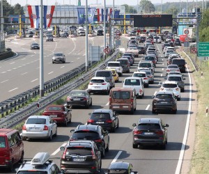 14.08.2021., Lucko, Zagreb - Smjena turista i ovog vikenda stvorila je ogromne guzve na naplatnoj postaji Lucko. Velika guzva u smjeru mora. rPhoto: Marko Prpic/PIXSELL