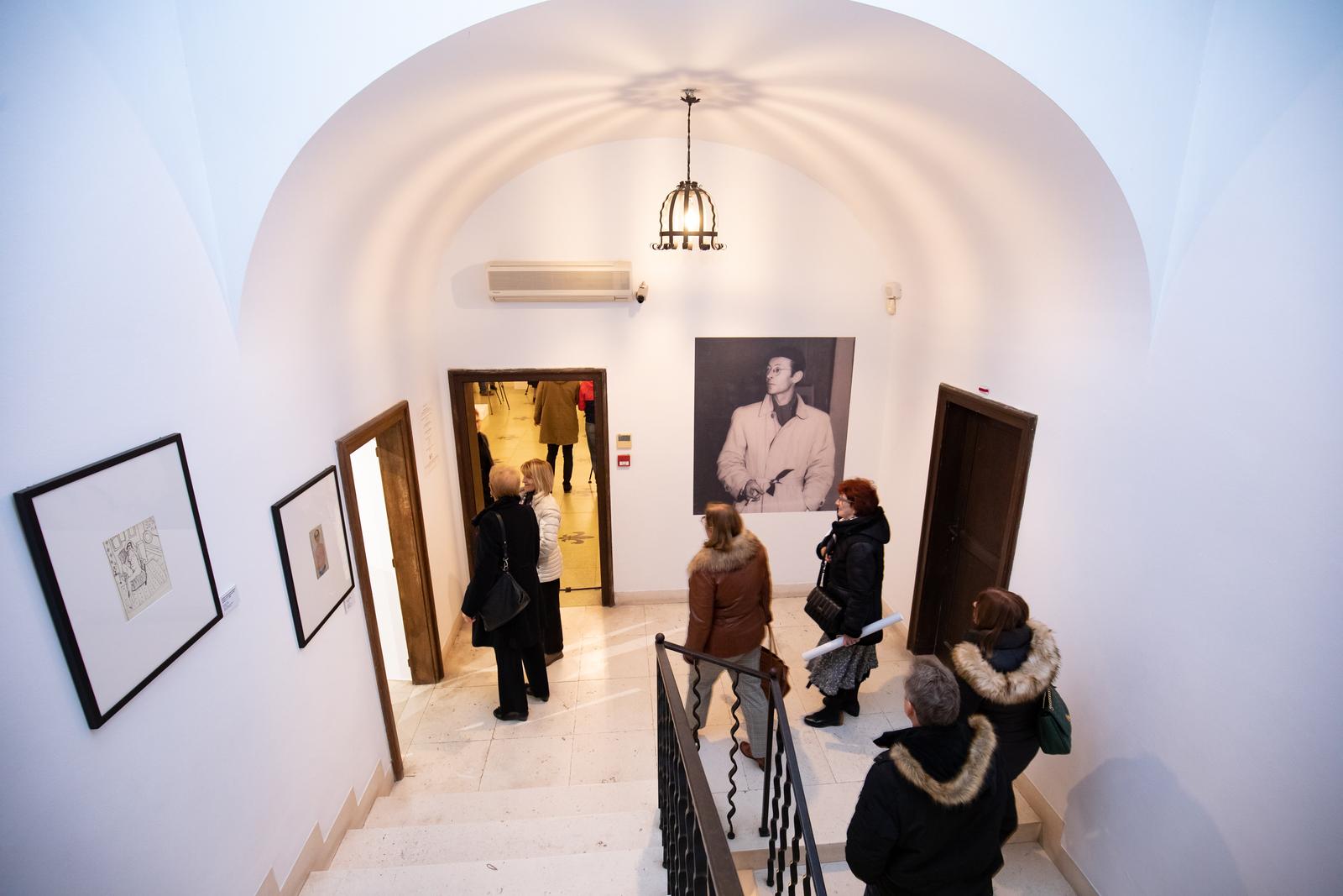 14.12.2019., Umjetnicka galerija Dubrovnik, Dubrovnik - Pred impresivnim brojem publike otvorena je u Umjetnickoj galeriji velika restrospektivna izlozba Antuna Masle (1. IX. 1919. - 20. VIII. 1967.) i to povodom 100. obljetnice slikarova rodjenja. rPhoto: Grgo Jelavic/PIXSELL