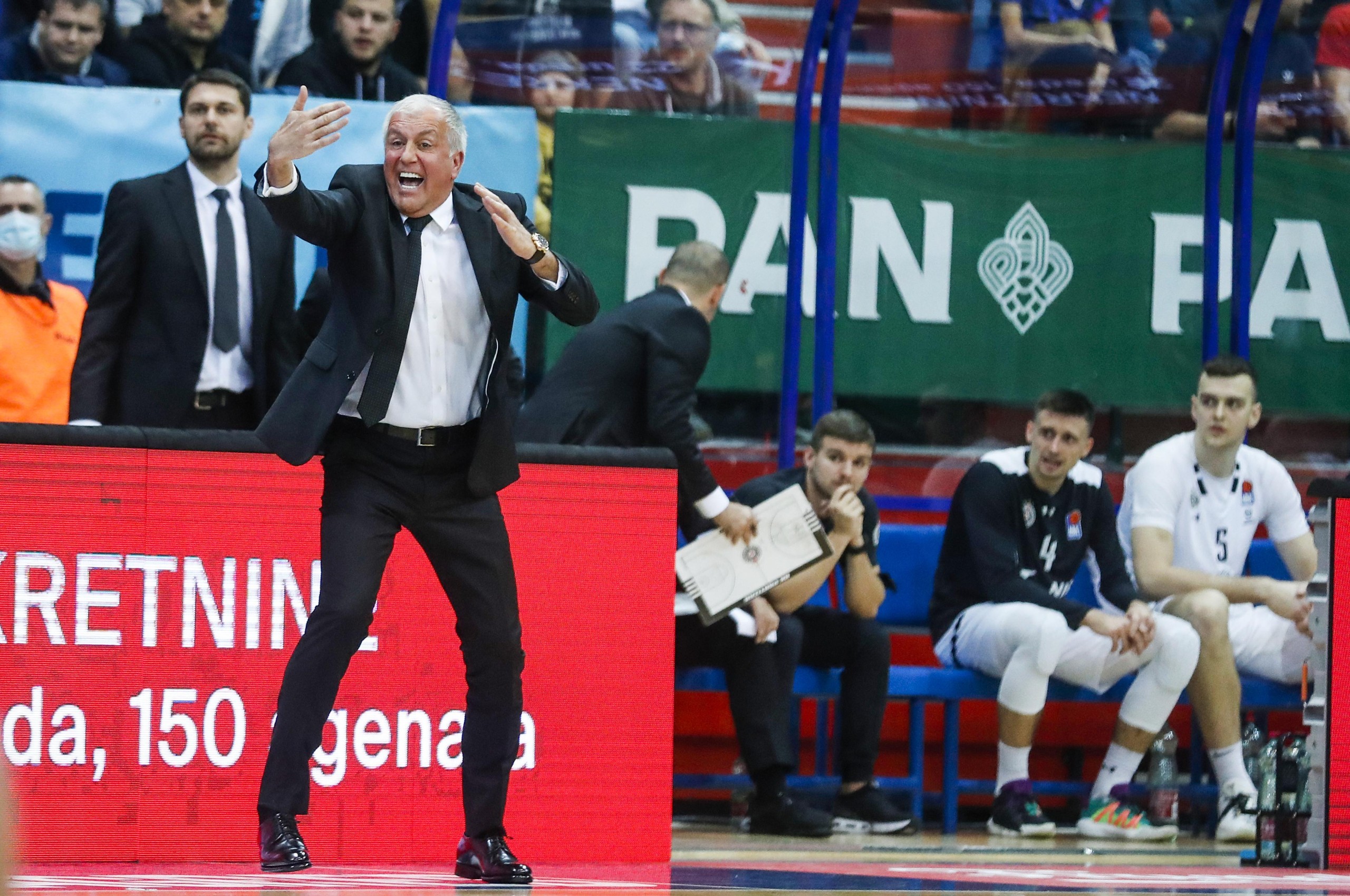 15.10.2021., Zagreb - U KC Drazen Petrovic odigrana utakmica ABA lige izmedju Cibone i Partizana. Trener Partizana Zeljko Obradovic.
  Photo: Slavko Midzor/PIXSELL
