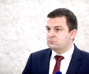 15.12.2021., Zagreb - Saborski zastupnik Dario Hrebak komentirao je u Saboru uhicenja u Kutini. Photo: Patrik Macek/PIXSELL
