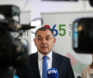 16.05.2021., Zagreb - Izborni stozer kandidatkinje za gradonacelnicu Zagreba Jelene Pavicic Vukicevic na parkiralistu ispred prostorija Stranke rada i solidarnosti u Praskoj 5. Ivica Lovric Photo: Zeljko Hladika/PIXSELL