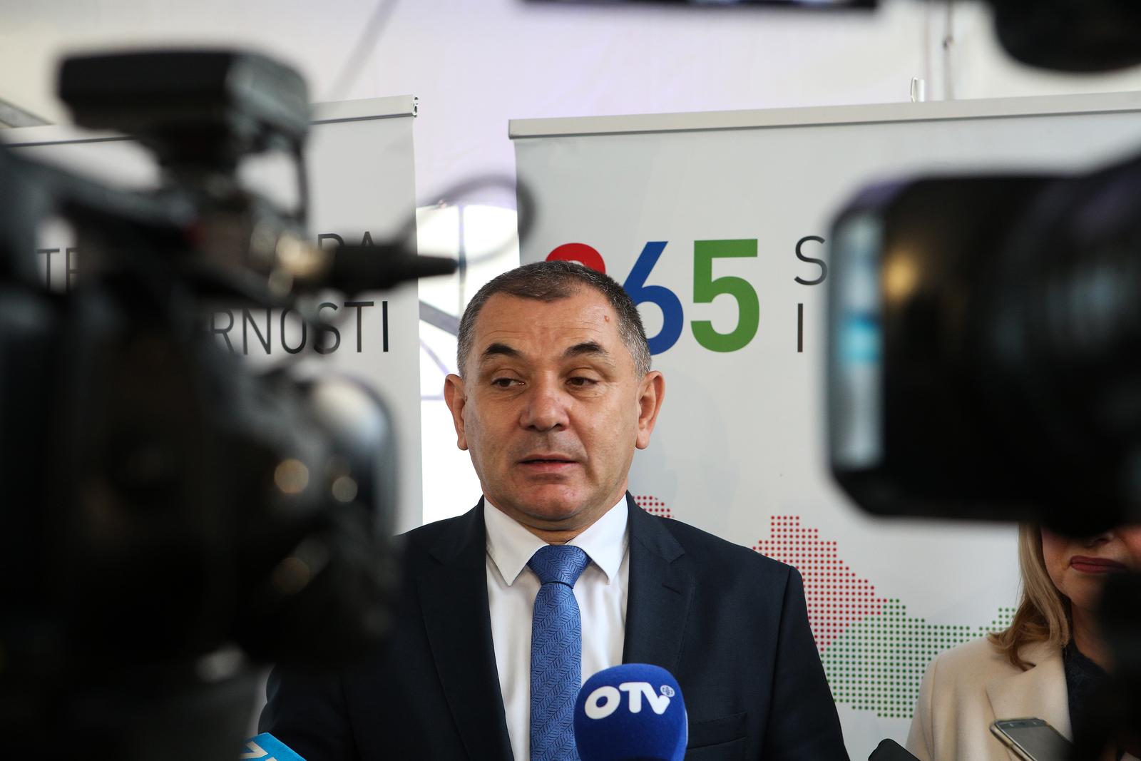 16.05.2021., Zagreb - Izborni stozer kandidatkinje za gradonacelnicu Zagreba Jelene Pavicic Vukicevic na parkiralistu ispred prostorija Stranke rada i solidarnosti u Praskoj 5. Ivica Lovric Photo: Zeljko Hladika/PIXSELL
