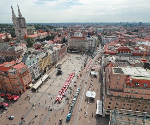 16.07.2020., Zagreb - Trg bana Josipa Jelacica. Pogled iz zraka na atmosferu glavnog gradskog trga i radove na sanaciji tramvajske pruge. Photo: Sanjin Strukic/PIXSELL