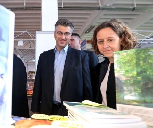 17.11.2018., Zagreb, Velesajam - Predsjednik Vlade RH Andrej Plenkovic u drustvu Ministra Davora Bozinovica i ministrice Nine Obuljen Korzinek obisao je Interliber 41. Medjunarodni sajam knjiga i ucila.rPhoto: Igor Kralj/PIXSELL