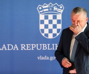 18.2.2022., Zagreb - Ministar prostornoga uredjenja, graditeljstva i drzavne imovine Darko Horvat dao je izjavu medjima prije pocetka sjednice Vlade u Nacionalnoj i sveucilisnoj knjiznici.   Photo: Marin Tironi/PIXSELL
