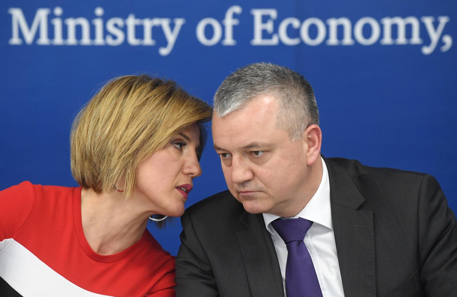 Zagreb: Dodjela ugovora za poduzeća koja će primiti 20-50 tisuća kuna bespovratnih sredstava 17.12.2018., Zagreb - U Ministarstvu gospodarstva odrzala se svecana dodjela ugovora za poduzeca koja su primila 20.000 do 50.000 kuna bespovratnih sredstava u okviru programa Ocuvanje i razvoj tradicijskih i umjetnickih obrta. Ana Mandac, Darko HorvatrPhoto: Marko Lukunic/PIXSELL
