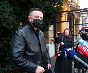 19.02.2022., Zagreb - Odvjetnik ministra prostornoga uredjenja, graditeljstva i drzavne imovine Darka Horvata, Vladimir Teresak dao je izjavu medijima ispred prostorija USKOK-a u Vlaskoj. Photo: Igor Kralj/PIXSELL