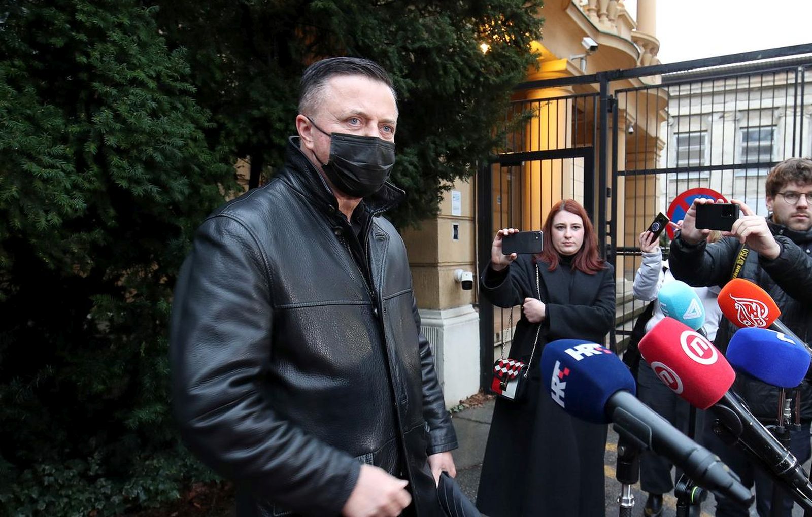 19.02.2022., Zagreb - Odvjetnik ministra prostornoga uredjenja, graditeljstva i drzavne imovine Darka Horvata, Vladimir Teresak dao je izjavu medijima ispred prostorija USKOK-a u Vlaskoj. Photo: Igor Kralj/PIXSELL