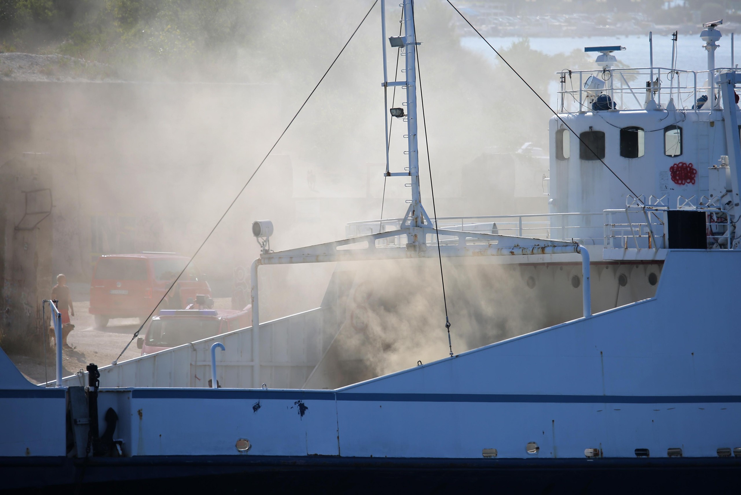 20.09.2020.,Sibenik - Jos nije ugasen pozar na brodu Moli, privezanom uz rivu u bivsem TEF-u. Vatre jos ima u utrobi broda, u salonu za goste. rPhoto: Dusko Jaramaz/PIXSELL