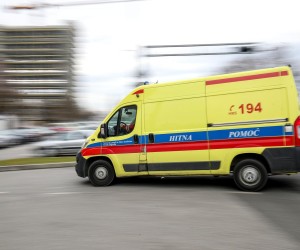 21.02.2022., Zagreb - Paljenjem sirena tocno u podne djelatnici Hitne pomoci i sanitetskog prijevoza prosvjedovali su jer jedino njihovi djeatnici nemaju benificiran radni staz. Photo: Igor Kralj/PIXSELL