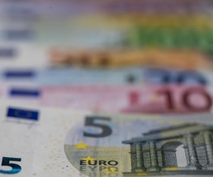 21.01.2022., Zagreb - Od 1. sijecnja 2023. godine, prema planu Vlade, platezno sredstvo u Hrvatskoj postat ce euro, a Hrvatska ce postati 20. clanica eurozone. Kuna ce time, nakon 28 godina koristenja, otici u povijest, dok ce hrvatski gradjani i sluzbeno postati korisnici eura. Ilustracija prelaska kune na euro. Photo: Igor Kralj/PIXSELL