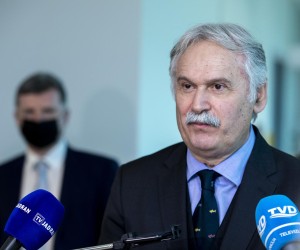 22.12.2021., Split - Rektoru Sveucilista u Splitu, dr. Draganu Ljuticu uruceno je priznanje Hrvatskog lijecnickog zbora - podruznica Zadar.
Dragan Ljutic
Photo: Miroslav Lelas/PIXSELL Photo: Miroslav Lelas/PIXSELL