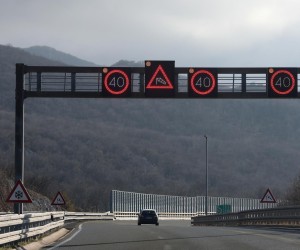 23.11.2021., Rijeka  - Olujni vjetar na autocesti A6 Rijeka-Zagreb na dionici Ostrovica-Kikovica usporava promet.  
  Photo: Goran Kovacic/PIXSELL