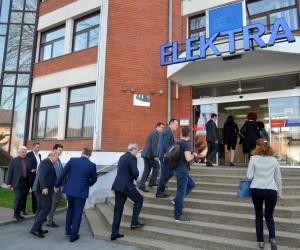 24.03.2017., Bjelovar - Ministar zastite okolisa i energetike Slaven Dobrovic sa suradnicima je boravio u radnom posjetu Bjelovaru, gdje se prvotno sastao sa zupanom Damirom Bajsom i gradonacelnikom Antunom Korusecom. Nakon sastanka u Zupaniji zajedno su se uputili u obilazak tvrtke HEP ODS d.o.o. Elektra Bjelovar, gdje ih je docekao direktor Mladen Modrovcic. Photo: Damir Spehar/PIXSELL