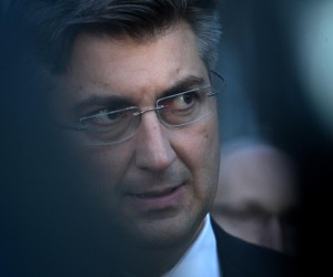 24.11..2016., Zagreb - Permijer Andrej Plenkovic u pratnji ministra obrane Damira Krsticevica i nacelniika Glavnog stozera Mirkom Sundovim i Saborskim odborom za obranu, posjetio je vojarnu Croatia i uvjerio se u stvarno stanje u Hrvatskoj vojsci. rPhoto: Boris Scitar/Vecernji list/PIXSELL