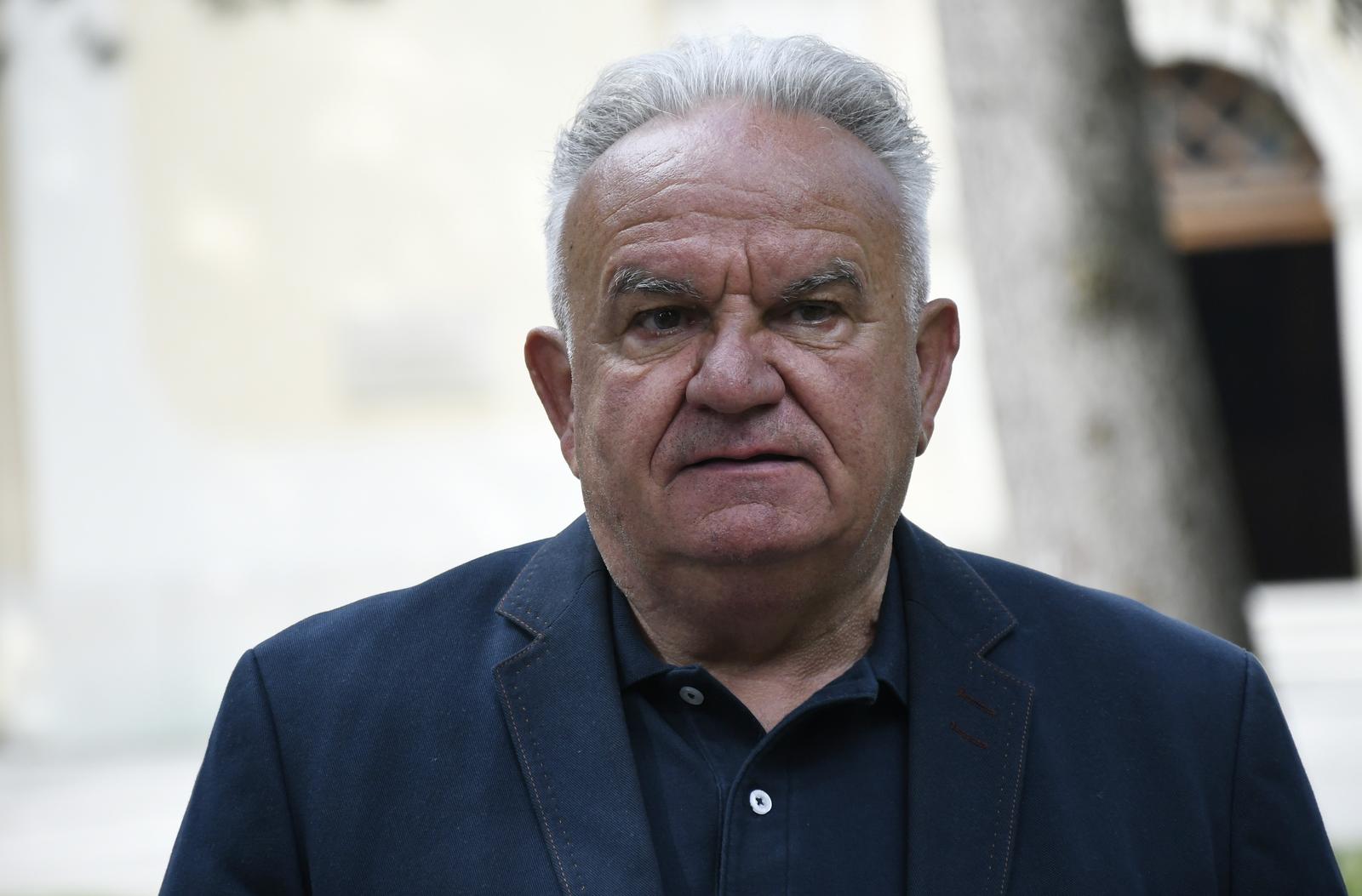 25.05.2021.,Petrinja - Na konferenciji za medije petrinjski gradonacelnik Darinko Dumbovic komentirao je prosvjed lokalnih gradjevinskih obrtnika i poduzetnika, koji je bio u subotu, zbog nemogucnosti da se ukljuce u rusenje i cisenje u potresu ostecenih objekata.rPhoto: Nikola Cutuk/PIXSELL