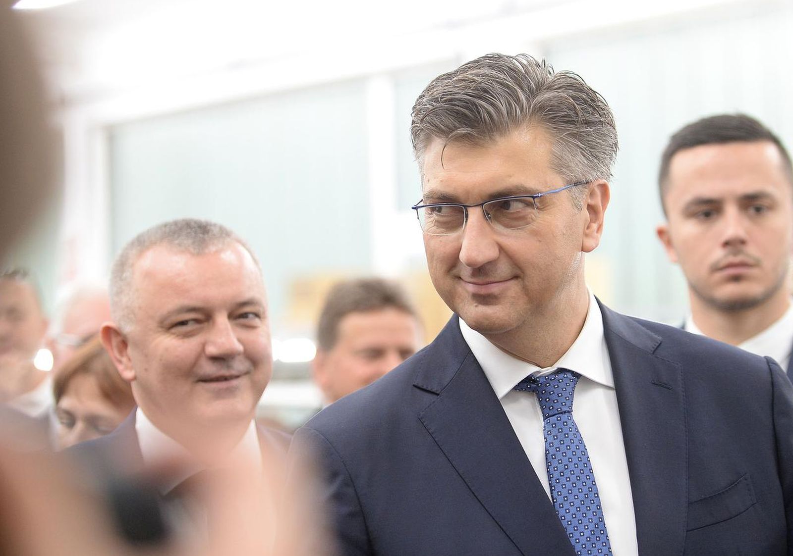 25.07.2019., Prelog - Predsjednik Vlade Andrej Plenkovic u pratnji ministra gospodarstva, poduzetnistva i obrta Darka Horvata posjetio je tvrtku Sestan&Busch i na poklon dobio vojnicku kacigu. Photo: Vjeran Zganec Rogulja/PIXSELL