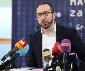 26.01.2022., Zagreb, Velesajam, Zicer - Gradonacelnik Grada Zagreba Tomislav Tomasevic predstavio je otvoreni proracun Grada Zagreba putem platforme Zagreb Smart City Hub, te ujedno najavio hackathon „Hackl“ za otvoreni proracun Grada. Temeljni cilj Smart City Hub Grada Zagreba je jedinstvenom platformom objediniti dosadasnja rjesenja s ciljem bolje povezanosti s podruznicama, ustanovama i trgovackim drustvima kojima je osnivac Grad Zagreb, pruzajuci na taj nacin alat za internu i eksternu suradnju te razmjenu podataka.  Photo: Marko Prpic/PIXSELL
