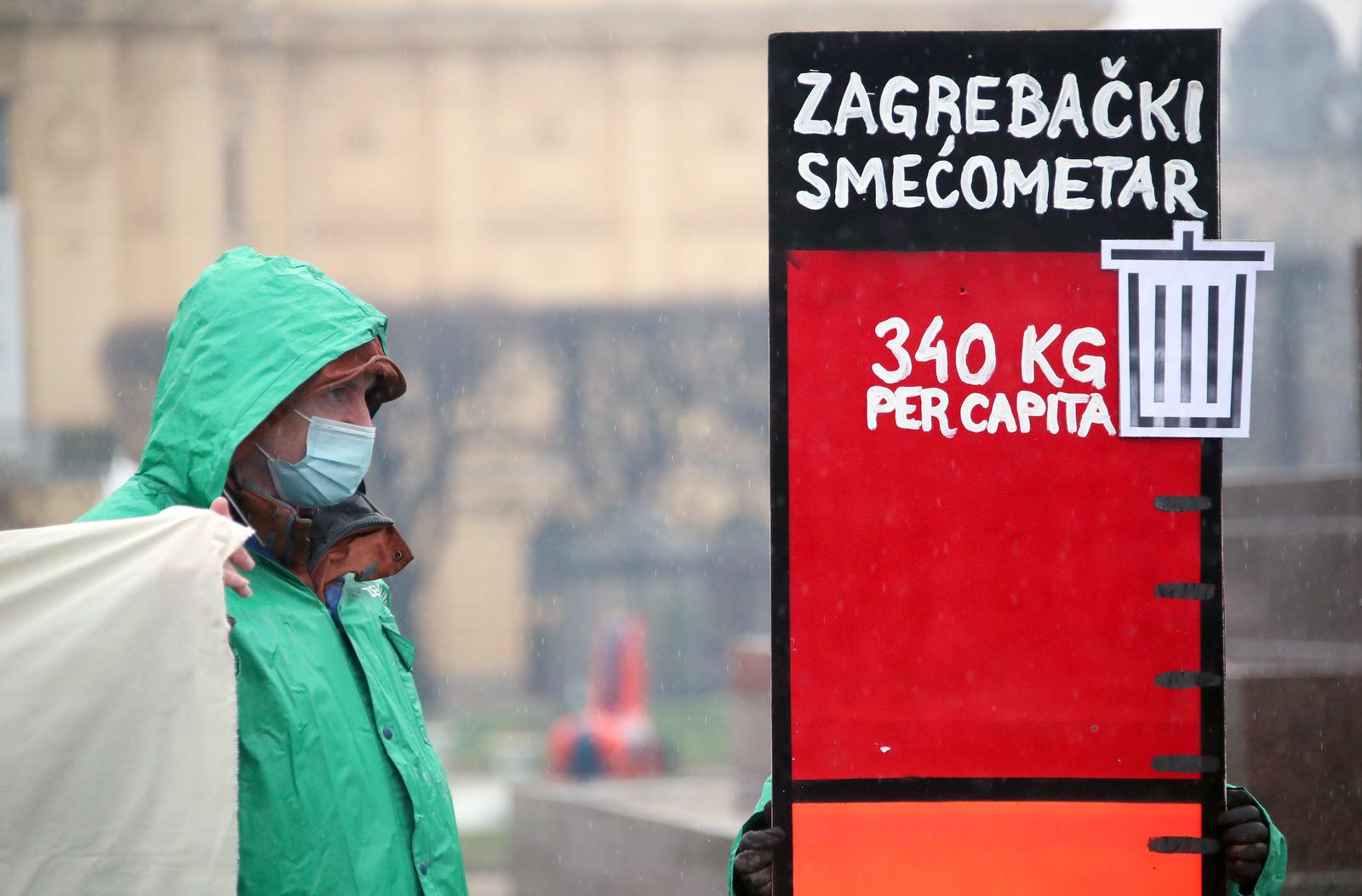 26.11.2021., Zagreb - Trg kralja Tomislava. Povodom obiljezavanja Europskog tjedna smanjenja otpada, Zelena akcija ukazala je na prekomjerne kolicine otpada koje nastaju u Zagrebu. Photo: Sanjin Strukic/PIXSELL