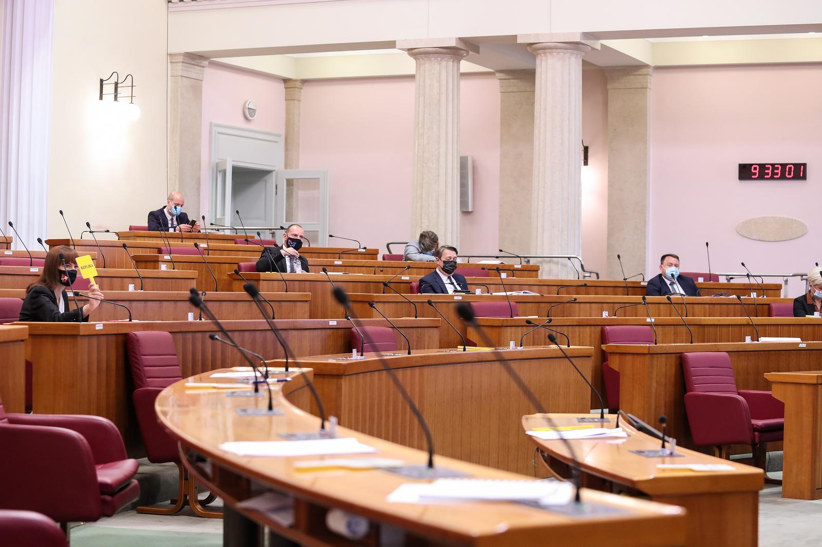 27.05.2021., Zagreb - Nastavak 7. sjednice Hrvatskog sabora raspravom o predlozenim izmjenama i dopunama Zakona o osnivanju Agencije za ugljikovodike u prvom citanju. rPhoto: Luka Stanzl/PIXSELL