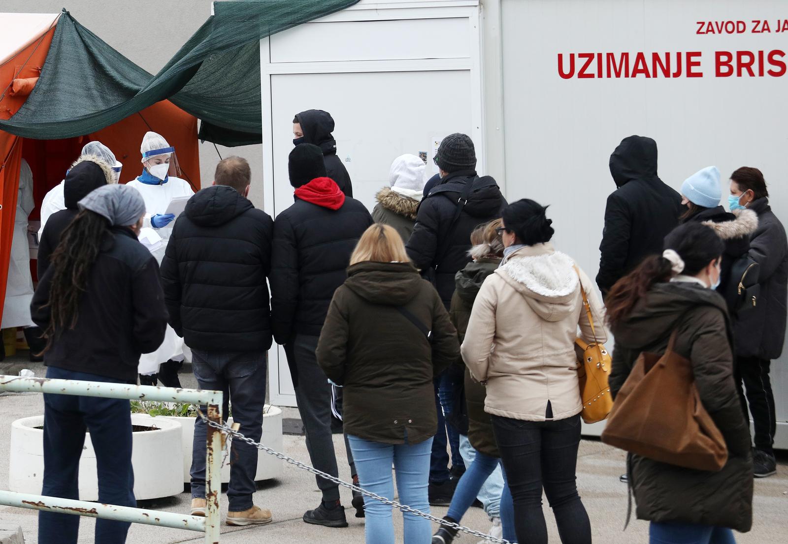 28.01.2022.,Sibenik-Jucerasnji broj vise od 400 pozitivnih na COVID-19 nije znacajno utjecao na povecanje odaziva osoba na testiranje.
 Photo: Dusko Jaramaz/PIXSELL