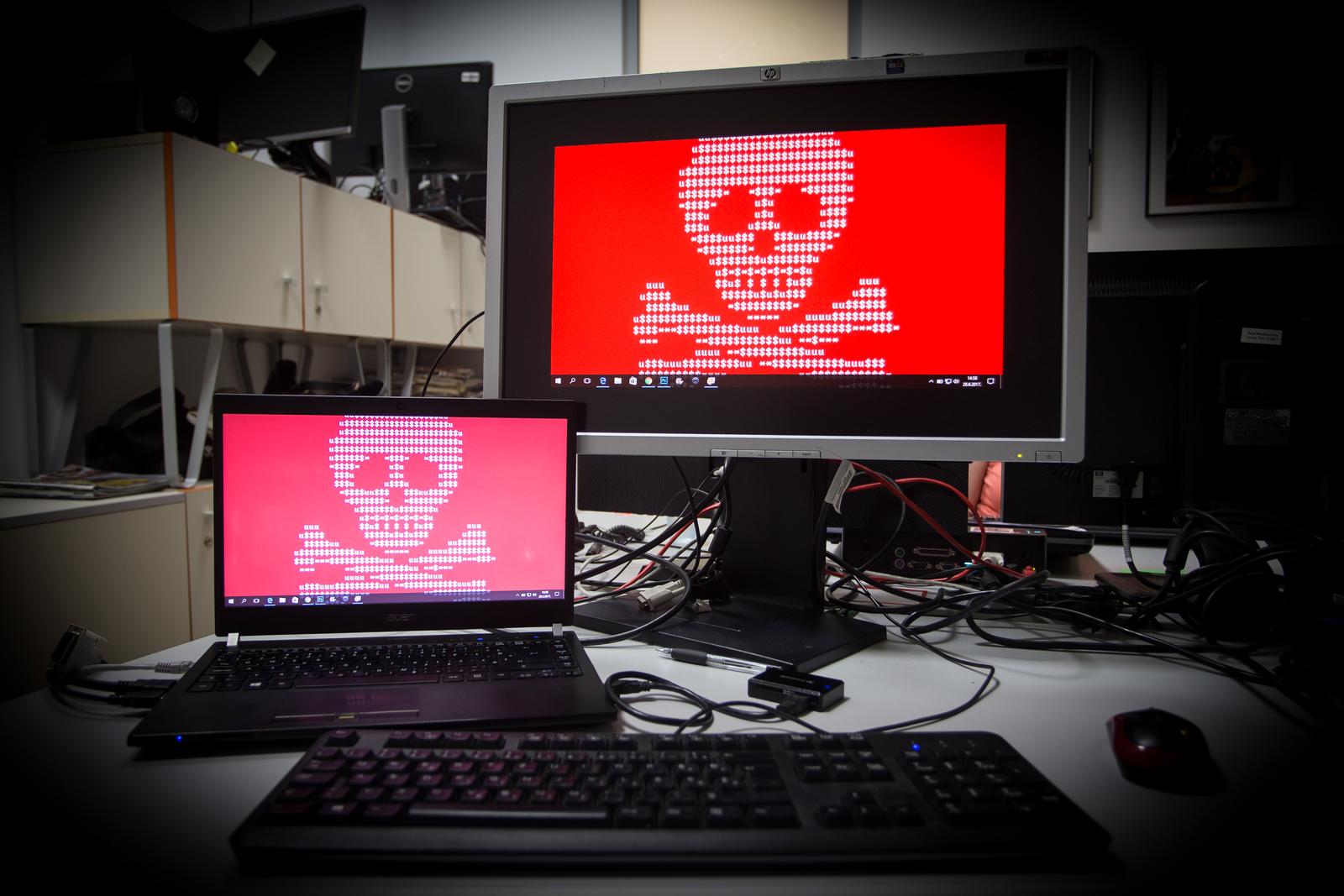 28.06.2017., Zagreb - Ransomware Petya napada racunala sirom svijeta, o koristi istu ranjivost Windowsa kao i ransomware WannaCry koji je internetom harao prije mjesec dana. rijec je o zlonamjernom programu koji sifrira datoteke na racunalu te one korisniku postaju nedostupne sve dok kriminalcima ne plate trazenu svotu za kljuc kojim ce svoje podatke desifrirati. r"nPhoto: Davor Puklavec/PIXSELL