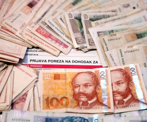 29.01.2016., Sibenik - Za razliku od dosadasnje prakse oko podnosenja prijave poreza, Porezna uprava ce u 2016. godini primijeniti poseban postupak utvrdjivanja godisnjeg poreza na dohodak za 2015. godinu za porezne obveznike. Poseban postupak ustvari znaci da vecina poreznih obveznika nema obvezu samostalno, do kraja veljace, predavati godisnju poreznu prijavu, vec obracun za njih automatski rade poreznici. Obrazac za prijavu poreza. "nPhoto: Dusko Jaramaz/PIXSELL