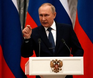 FILE PHOTO: Russian President Vladimir Putin gestures during a press conference with French President Emmanuel Macron, in Moscow, Russia, February 7, 2022. Thibault Camus/Pool via REUTERS/File Photo Photo: POOL/REUTERS