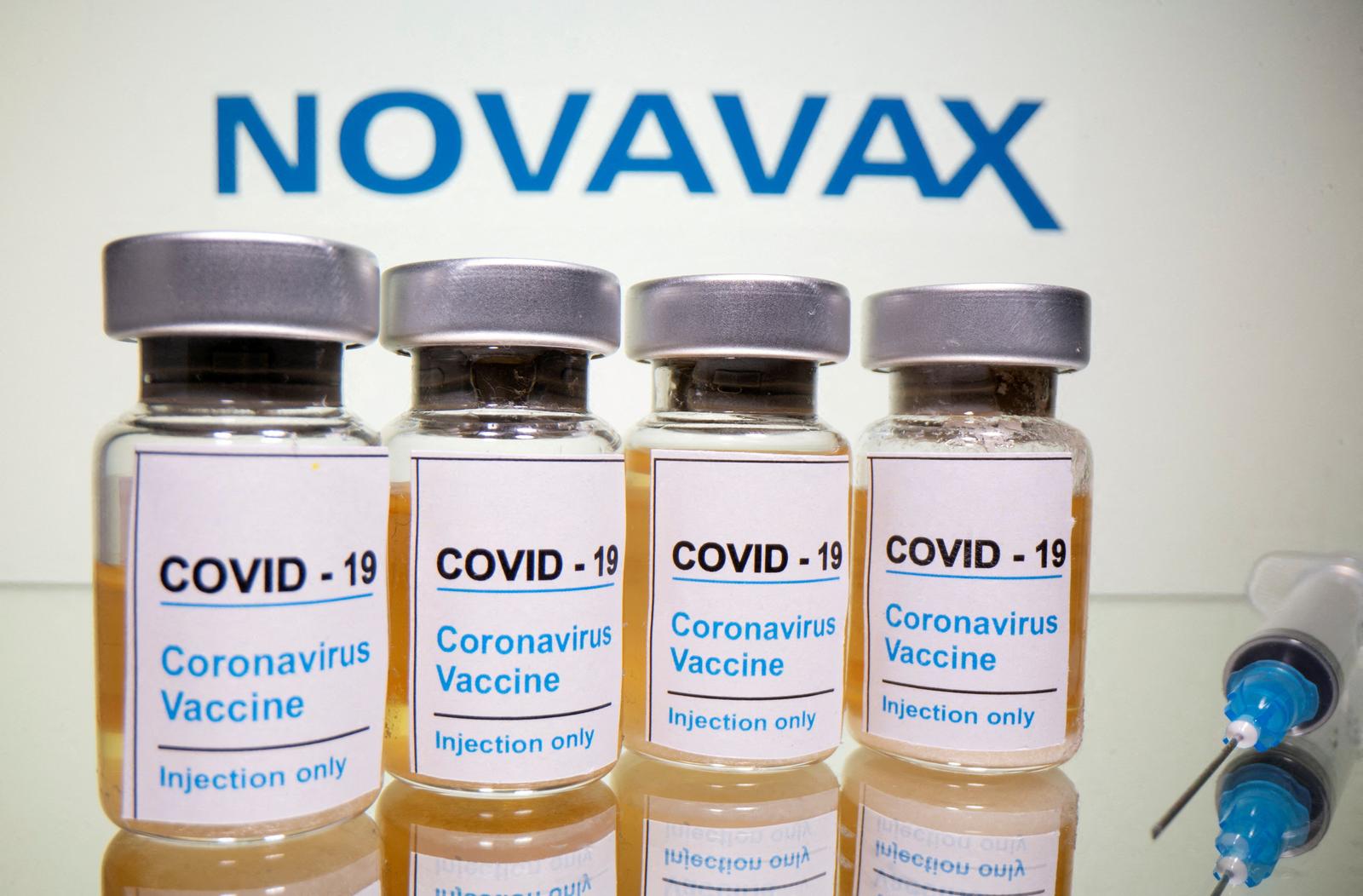 FILE PHOTO: FILE PHOTO: Vials with a sticker reading, "COVID-19 / Coronavirus vaccine / Injection only" and a medical syringe are seen in front of a displayed Novavax logo in this illustration taken October 31, 2020. REUTERS/Dado Ruvic/Illustration/File Photo/File Photo Photo: DADO RUVIC/REUTERS