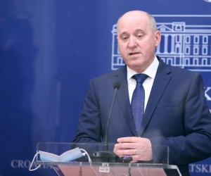 17.02.2022., Zagreb - Na konferenciji za medije kluba zastupnika HDZ-a odrzanoj u Saboru o temi "Vladine mjere protiv inflacije" govorili su Branko Bacic, Josip Boric i Marko Pavic.
Photo: Patrik Macek/PIXSELL Photo: Patrik Macek/PIXSELL