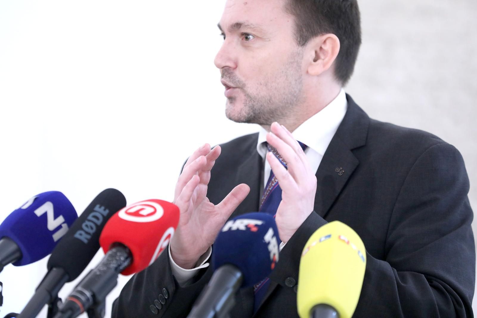 18.02.2022., Zagreb - Na konferenciji za medije odrzanoj u Saboru zastupnik Arsen Bauk komentirao je aktualna dogadjanja.  Photo: Patrik Macek/PIXSELL