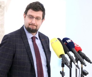 04.02.2022., Zagreb - Na konferenciji za medije odrzanoj u Saboru drzavni tajnik Stjepan Curaj komentirao je koristenje duznosnickih stanova. Photo: Patrik Macek/PIXSELL