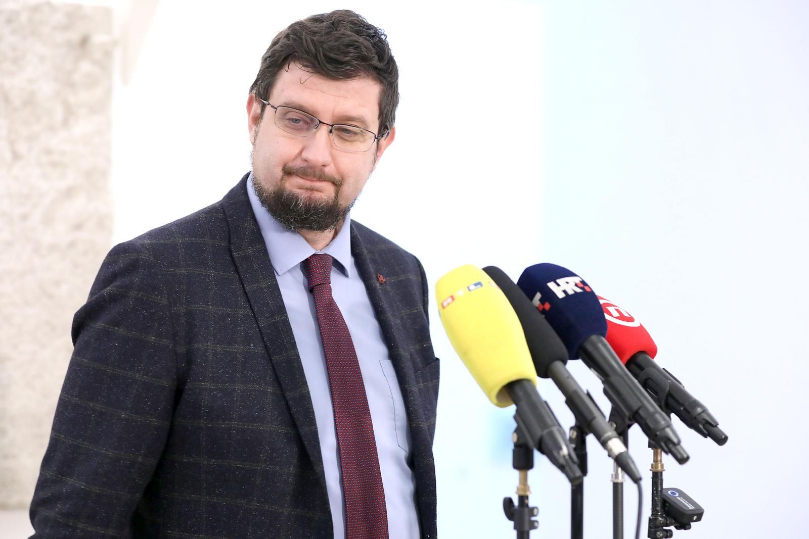 04.02.2022., Zagreb - Na konferenciji za medije odrzanoj u Saboru drzavni tajnik Stjepan Curaj komentirao je koristenje duznosnickih stanova. Photo: Patrik Macek/PIXSELL