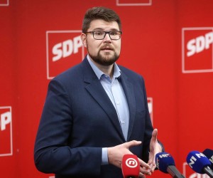 18.12.2021., Zagreb - Predsjednik SDP-a Pedja Grbin dao je izjavu medjima u sredisnjici stranke na Iblerovom trgu nakon online sjednice Glavnog odbora SDP-a Hrvatske. Photo: Matija Habljak/PIXSELL