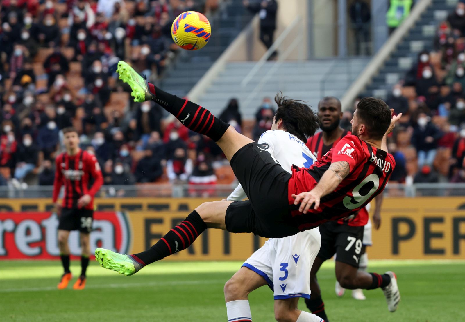 epa09752820 AC Milan's Olivier Giroud takes a shot during the Italian Serie A soccer match between AC Milan and Sampdoria at Giuseppe Meazza stadium in Milan, Italy, 13 February 2022.  EPA/MATTEO BAZZI