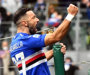 epa09772004 Sampdoria's Fabio Quagliarella celebrates after scoring the 2-0 lead during the Italian Serie A soccer match between UC Sampdoria and Empoli FC in Genoa, Italy, 19 February 2022.  EPA/LUCA ZENNARO