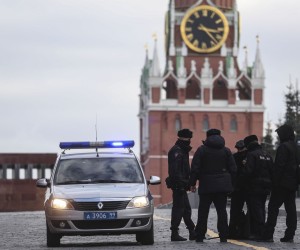 epa09781023 Russian policemen guard on the Red square in Moscow, Russia, 24 February 2022. On February 24, early in the morning, President Vladimir Putin announced his decision to launch a military special operation in the Donbass. Against this background, the ruble weakened against the dollar and the euro to a six-year low, the Russian stock market fell by 11 percent, trading on the Moscow and St. Petersburg stock exchanges were suspended. The prices of oil and precious metals are rising on world markets.  EPA/MAXIM SHIPENKOV