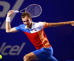 epa09785853 Daniil Medvedev of Russia in action against Rafael Nadal of Spain at a Mexican Tennis Tournament semifinal match in Acapulco, Mexico, 25 February 2022.  EPA/David Guzman