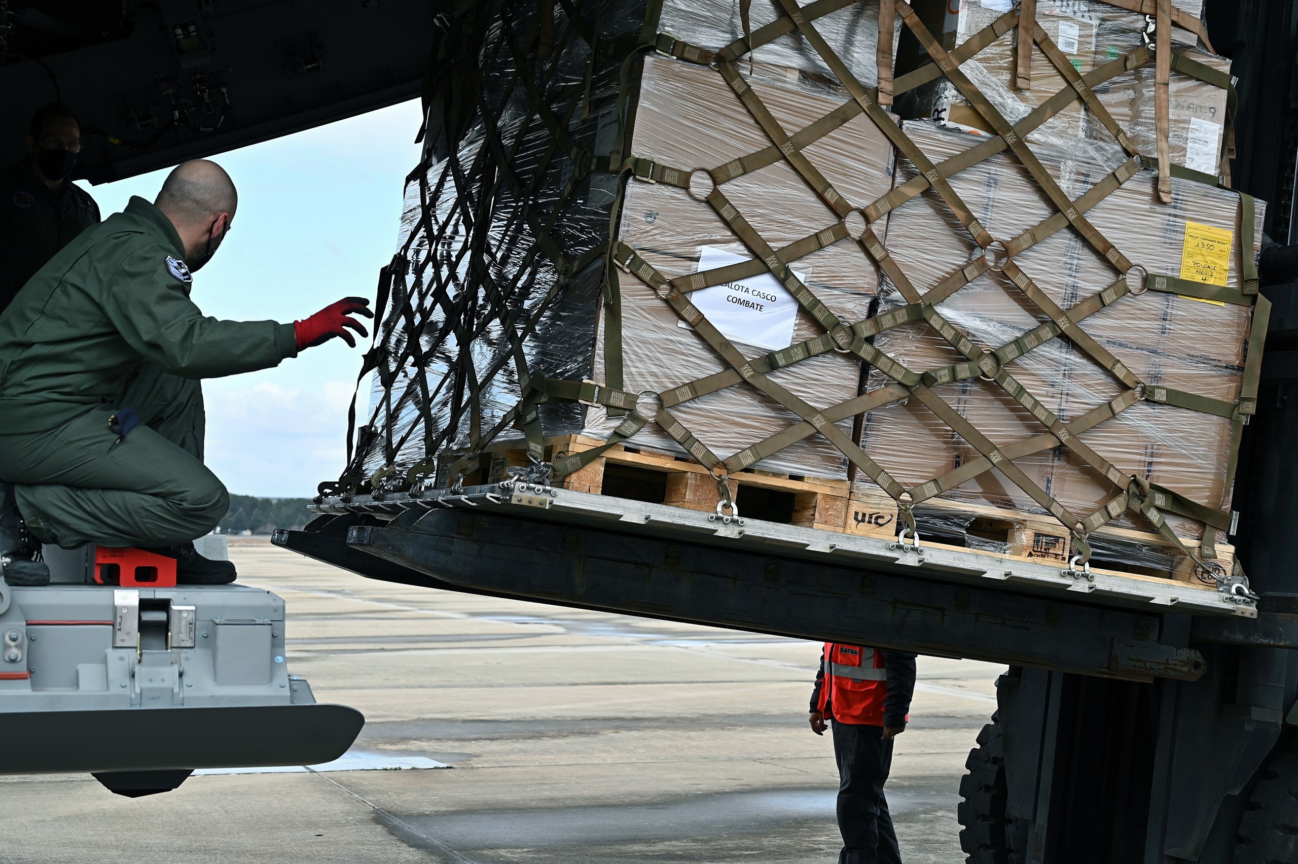 epa09788792 Military material is cargoed to be sent to Poland from the military airport of Torrejon de Ardoz, Madrid, Spain, 27 February 2022.  EPA/FERNANDO VILLAR