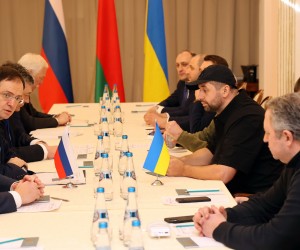 epa09791534 A handout photo made available by BelTA news agency shows Russian delegation (L), including Russian presidential aide Vladimir Medinsky (2-L), and Ukrainian delegation (R)  attending Russia-Ukraine negotiations in the Gomel region in Belarus, 28 February 2022. Talks between Russian and Ukrainian delegations on a ceasefire started 28 February. Russian troops entered Ukraine on 24 February prompting the country's president to declare martial law and triggering a series of severe economic sanctions imposed by Western countries on Russia.  EPA/SERGEI KHOLODILIN / BelTA  / HANDOUT MANDATORY CREDIT HANDOUT EDITORIAL USE ONLY/NO SALES