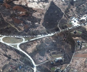 epa09792765 A handout satellite image made available by Maxar Technologies shows part of a military convoy southern Ivankiv, Ukraine, 28 February 2022.  EPA/MAXAR TECHNOLOGIES HANDOUT -- MANDATORY CREDIT: SATELLITE IMAGE 2022 MAXAR TECHNOLOGIES -- THE WATERMARK MAY NOT BE REMOVED/CROPPED -- HANDOUT EDITORIAL USE ONLY/NO SALES